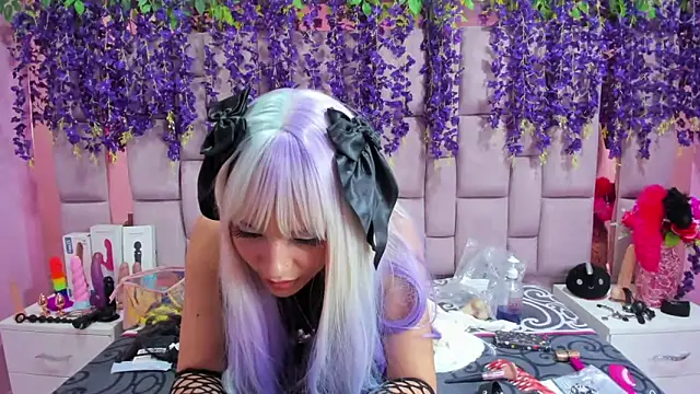 Bich Anal  online show from February 13, 6:05 pm