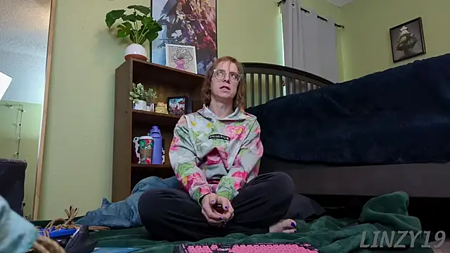 Linzy 19 online show from December 31, 3:20 pm