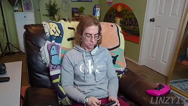 Linzy 19 online show from February 12, 3:16 pm