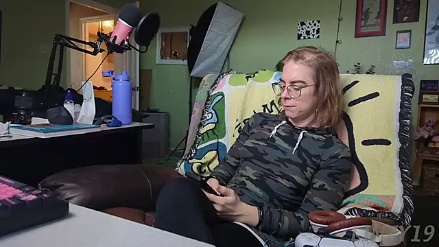 Linzy 19 online show from March 2, 3:37 pm