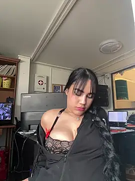 Snapshot of emily_roberts1 chatting on January 28, 6:39 pm emily roberts1 online show from January 28, 6:39 pm