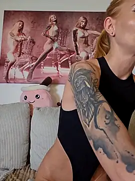 Snapshot of LessiaMia chatting on February 22, 8:51 pm LessiaMia online show from February 22, 8:51 pm