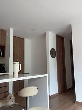 Snapshot of Helenbronwx chatting on December 20, 5:51 pm Helenbronwx online show from December 20, 5:51 pm