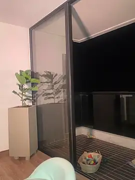 Snapshot of Helenbronwx chatting on December 23, 2:13 am Helenbronwx online show from December 23, 2:13 am