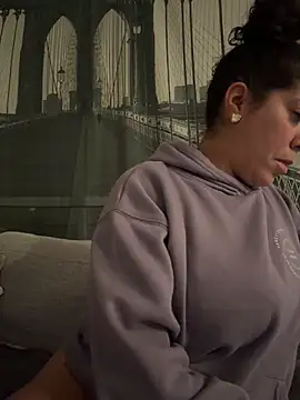 Bigbuttbrooklynn online show from April 7, 6:03 am