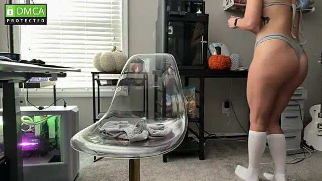 Cosmic Rose online show from November 8, 3:01 pm