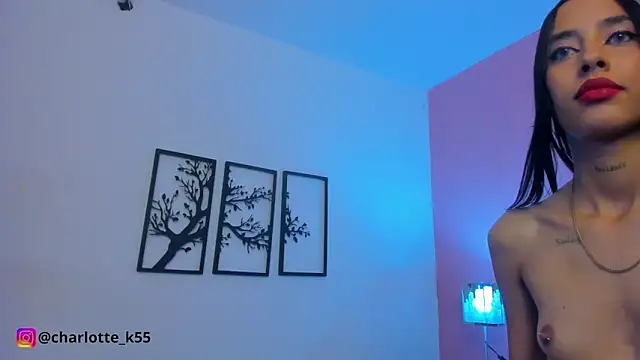 Snapshot of charlotte_kisss chatting on January 6, 1:30 pm charlotte kisss online show from January 6, 1:30 pm