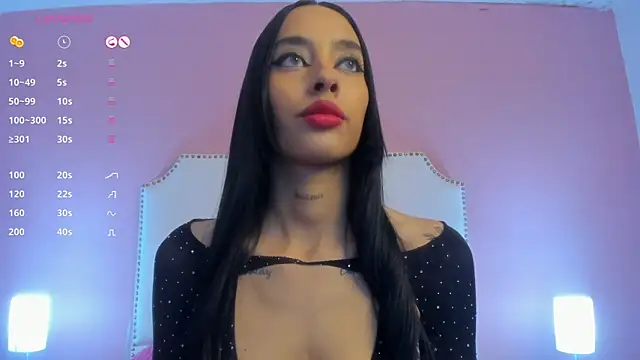 Snapshot of charlotte_kisss chatting on January 21, 9:15 pm charlotte kisss online show from January 21, 9:15 pm