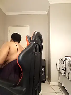 bustylisa1983 online show from December 18, 4:18 am