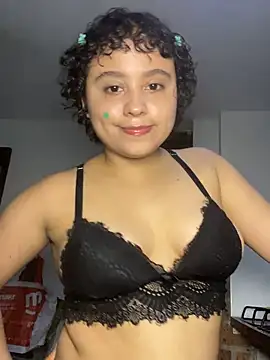 Snapshot of lou_cute chatting on May 12, 2:41 am lou cute online show from May 12, 2:41 am