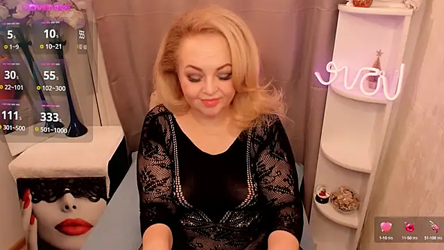 Snapshot of ShannaKingson chatting on January 10, 7:43 pm ShannaKingson online show from January 10, 7:43 pm