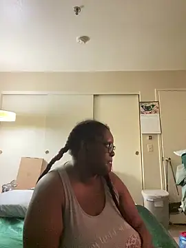 Snapshot of Yagurl__west chatting on January 17, 6:47 am Yagurl west online show from January 17, 6:47 am