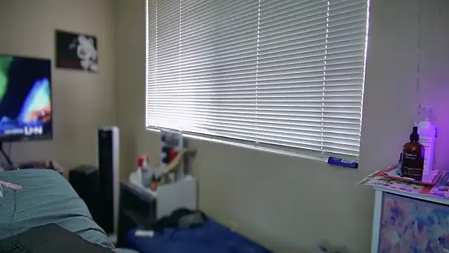 Snapshot of Yagurl__west chatting on February 13, 12:35 am Yagurl west online show from February 13, 12:35 am