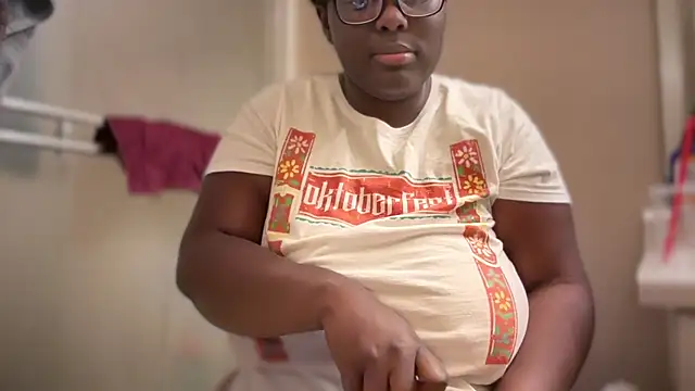 Snapshot of Yagurl__west chatting on October 2, 8:27 pm Yagurl west online show from October 2, 8:27 pm