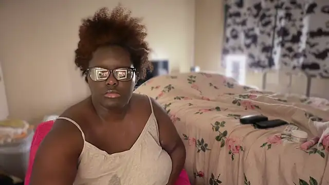 Snapshot of Yagurl__west chatting on February 15, 7:38 am Yagurl west online show from February 15, 7:38 am