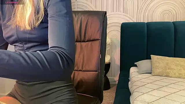 viviann evans online show from February 4, 1:00 am