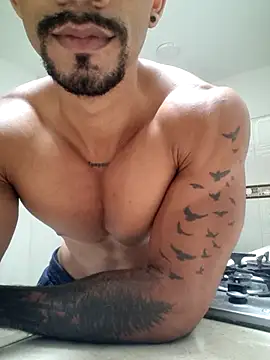 Snapshot of Manolo_Hot1 chatting on March 31, 9:48 pm Manolo Hot1 online show from March 31, 9:48 pm
