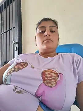 Snapshot of AlyDenalioficial chatting on June 11, 1:53 pm AlyDenalioficial online show from June 11, 1:53 pm
