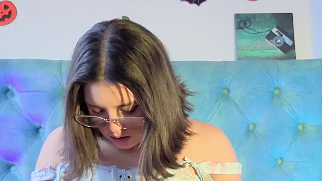 Paola Lyon  online show from November 14, 5:11 pm