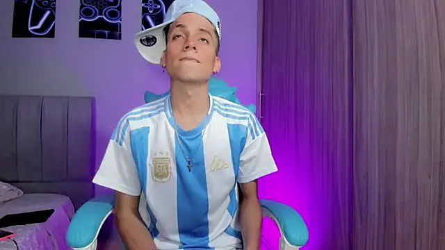 Snapshot of jake_and_joaquin chatting on September 9, 2:44 am jake and joaquin online show from September 9, 2:44 am