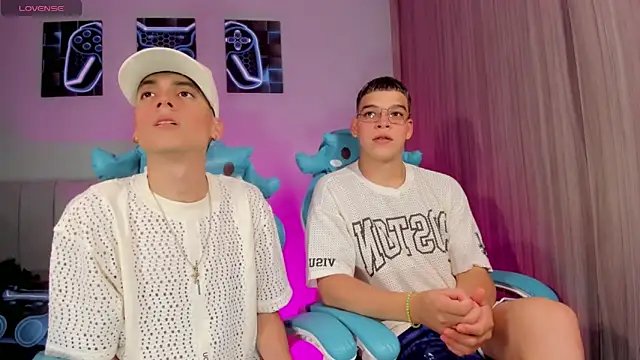 Snapshot of jake_and_joaquin chatting on September 26, 5:11 am jake and joaquin online show from September 26, 5:11 am