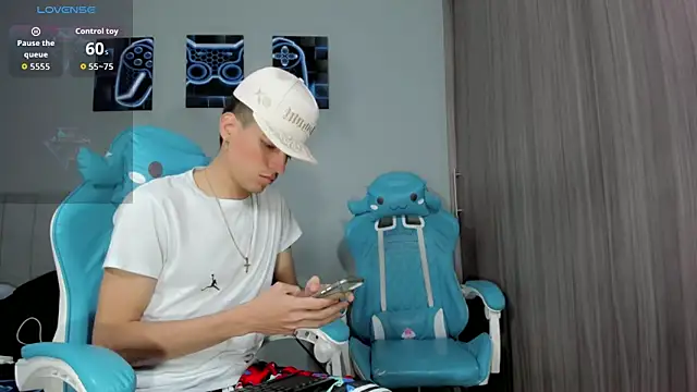 Snapshot of jake_and_joaquin chatting on October 6, 4:10 am jake and joaquin online show from October 6, 4:10 am