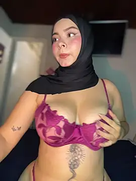 Snapshot of aneesa_darzi chatting on July 1, 6:29 pm aneesa darzi online show from July 1, 6:29 pm