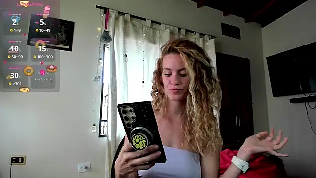 Snapshot of Rainbow_leia chatting on December 22, 7:52 pm Rainbow leia online show from December 22, 7:52 pm