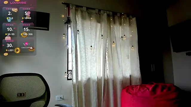 Snapshot of Rainbow_leia chatting on January 25, 6:46 pm Rainbow leia online show from January 25, 6:46 pm