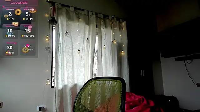 Snapshot of Rainbow_leia chatting on February 8, 8:21 pm Rainbow leia online show from February 8, 8:21 pm