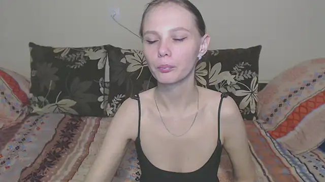 Snapshot of Nika_Shiny chatting on December 12, 5:31 am Nika Shiny online show from December 12, 5:31 am