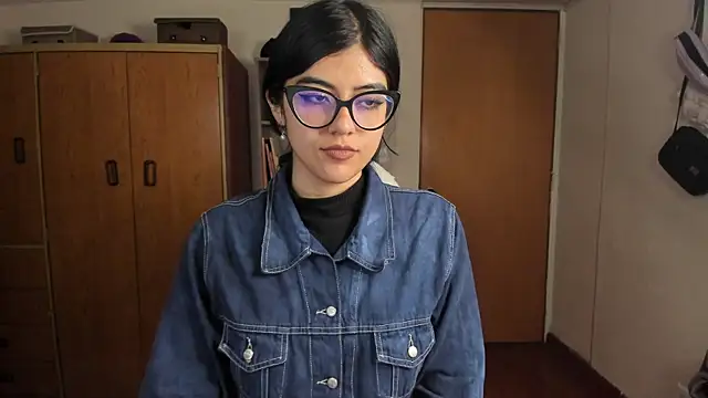 valerie  skyy online show from December 17, 2:44 am