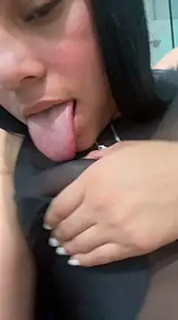 Snapshot of pamela_anderson_ chatting on December 13, 8:20 am pamela anderson online show from December 13, 8:20 am