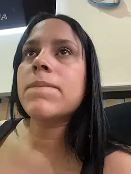 Snapshot of pamela_anderson_ chatting on December 23, 10:23 pm pamela anderson online show from December 23, 10:23 pm