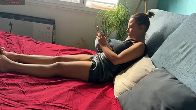 Snapshot of BabyNila chatting on March 12, 1:51 pm BabyNila online show from March 12, 1:51 pm