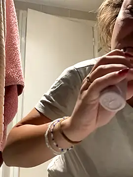 Snapshot of BabyNila chatting on September 27, 7:57 am BabyNila online show from September 27, 7:57 am