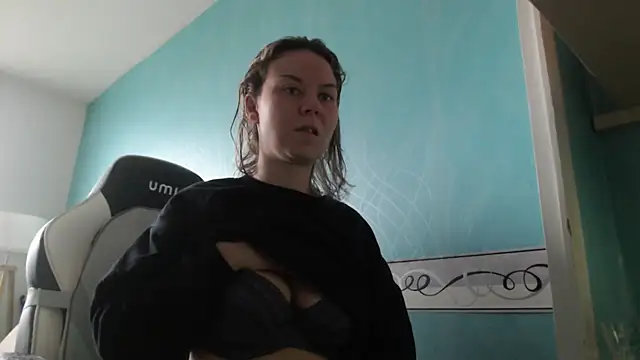 Snapshot of BabyNila chatting on December 23, 9:29 am BabyNila online show from December 23, 9:29 am