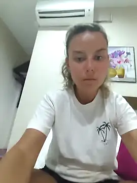 Snapshot of BabyNila chatting on March 3, 7:47 am BabyNila online show from March 3, 7:47 am