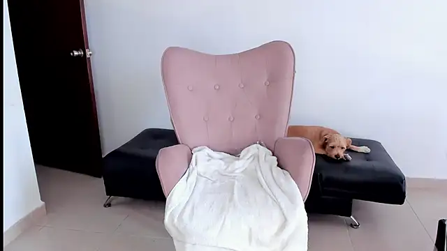 Snapshot of selene_king2 chatting on February 8, 5:50 pm selene king2 online show from February 8, 5:50 pm