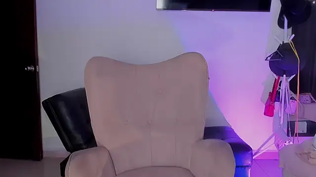 Snapshot of selene_king2 chatting on September 18, 1:13 pm selene king2 online show from September 18, 1:13 pm