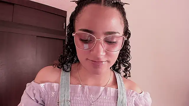 DAHLIA BROWNIE online show from September 16, 8:43 pm