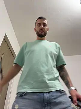 ElChapoGuzman95 online show from February 9, 8:35 pm