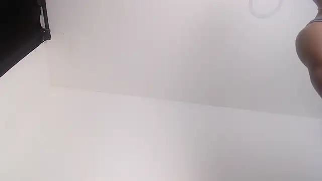 Snapshot of drake_brwon_23 chatting on February 10, 8:29 am drake brwon 23 online show from February 10, 8:29 am