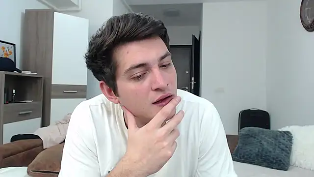 Snapshot of AndyFame chatting on March 6, 3:35 am AndyFame online show from March 6, 3:35 am