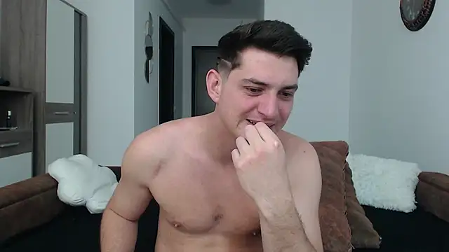 Snapshot of AndyFame chatting on March 12, 11:44 pm AndyFame online show from March 12, 11:44 pm