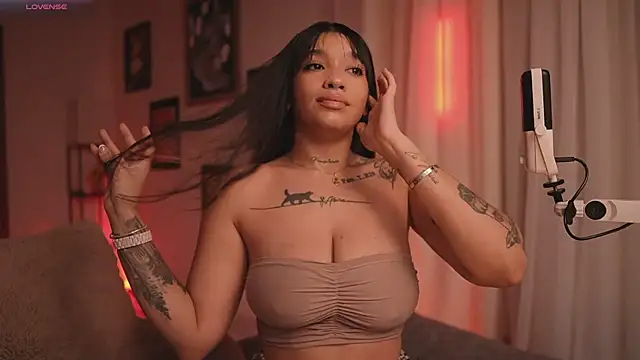 HannahW  online show from February 8, 3:26 pm