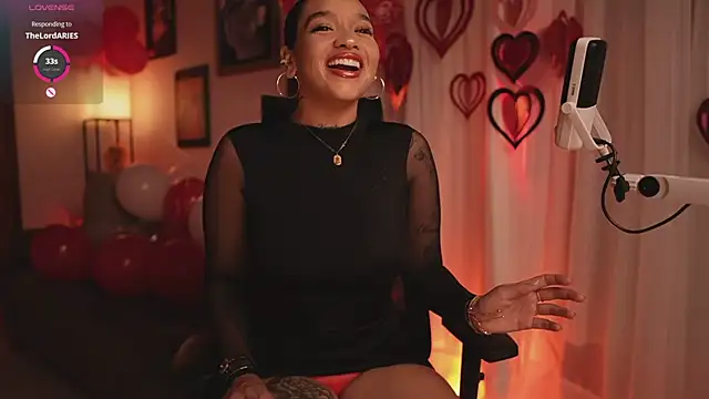 HannahW  online show from February 14, 10:06 pm