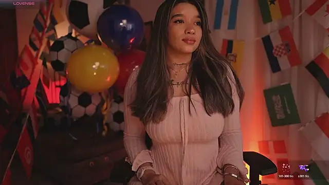 HannahW  online show from June 30, 7:26 pm