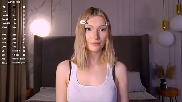 Snapshot of CarolReeves chatting on July 2, 4:57 pm CarolReeves online show from July 2, 4:57 pm