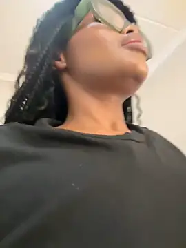 Snapshot of Neelo-Smith chatting on February 23, 9:59 pm Neelo-Smith online show from February 23, 9:59 pm